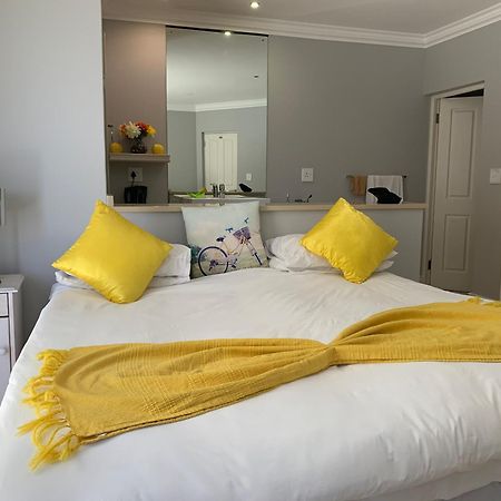 Oceansnest Guest House Bloubergstrand Exterior foto